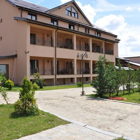Club Insieme Grand Resort Potlogi Екстериор снимка