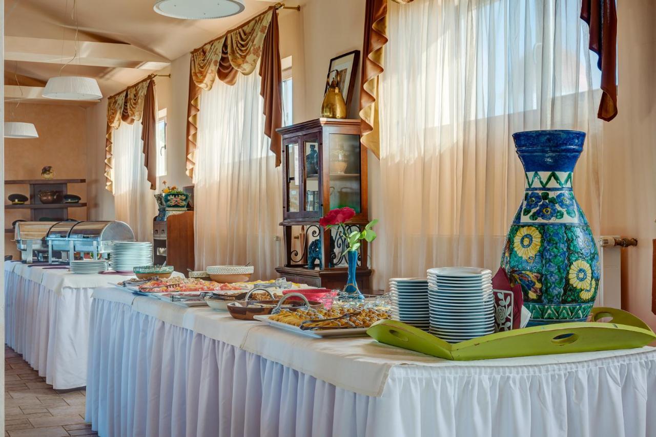 Club Insieme Grand Resort Potlogi Екстериор снимка