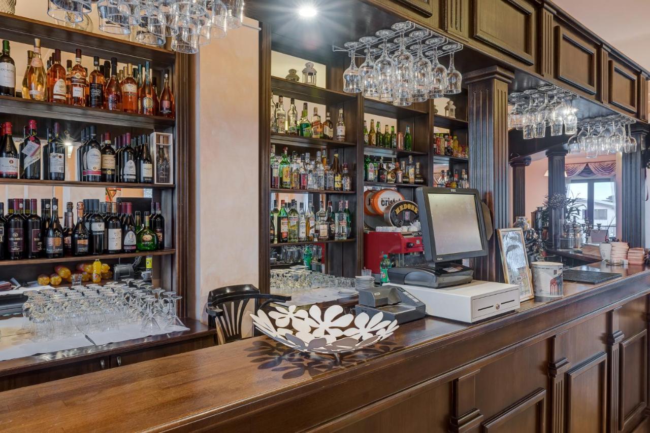 Club Insieme Grand Resort Potlogi Екстериор снимка