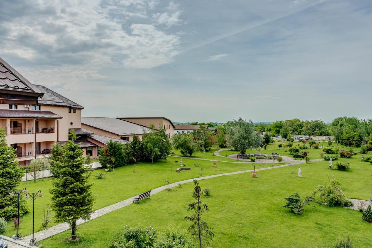 Club Insieme Grand Resort Potlogi Екстериор снимка