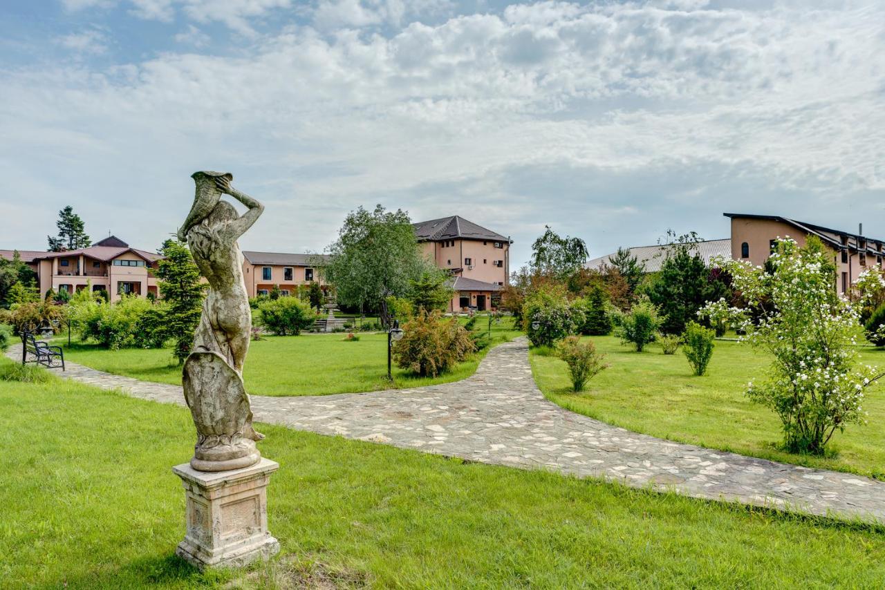 Club Insieme Grand Resort Potlogi Екстериор снимка