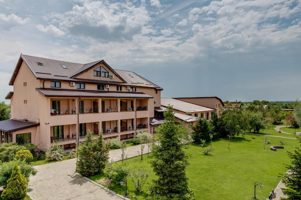 Club Insieme Grand Resort Potlogi Екстериор снимка