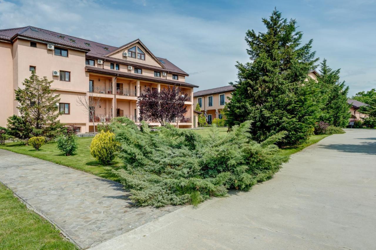 Club Insieme Grand Resort Potlogi Екстериор снимка