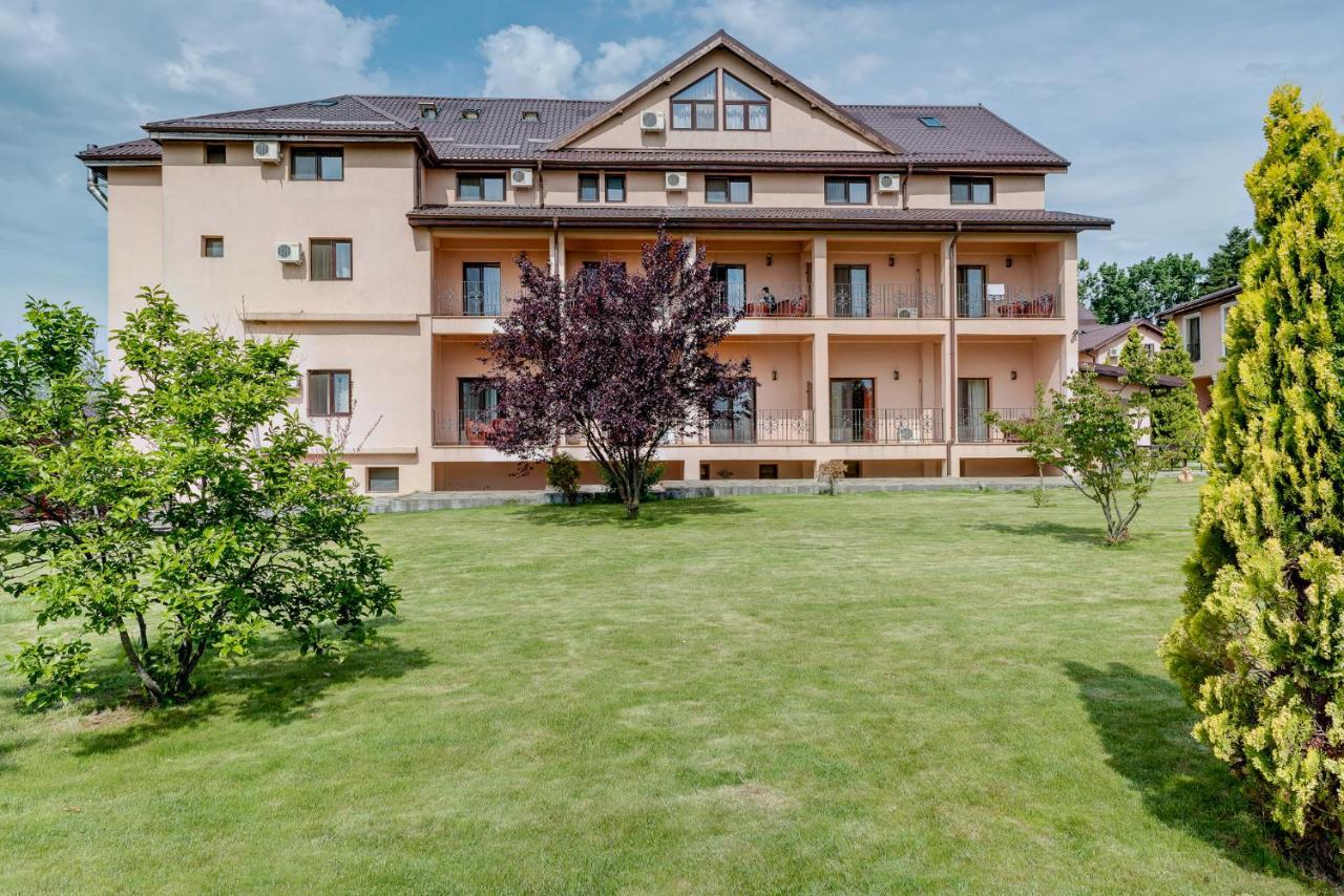 Club Insieme Grand Resort Potlogi Екстериор снимка