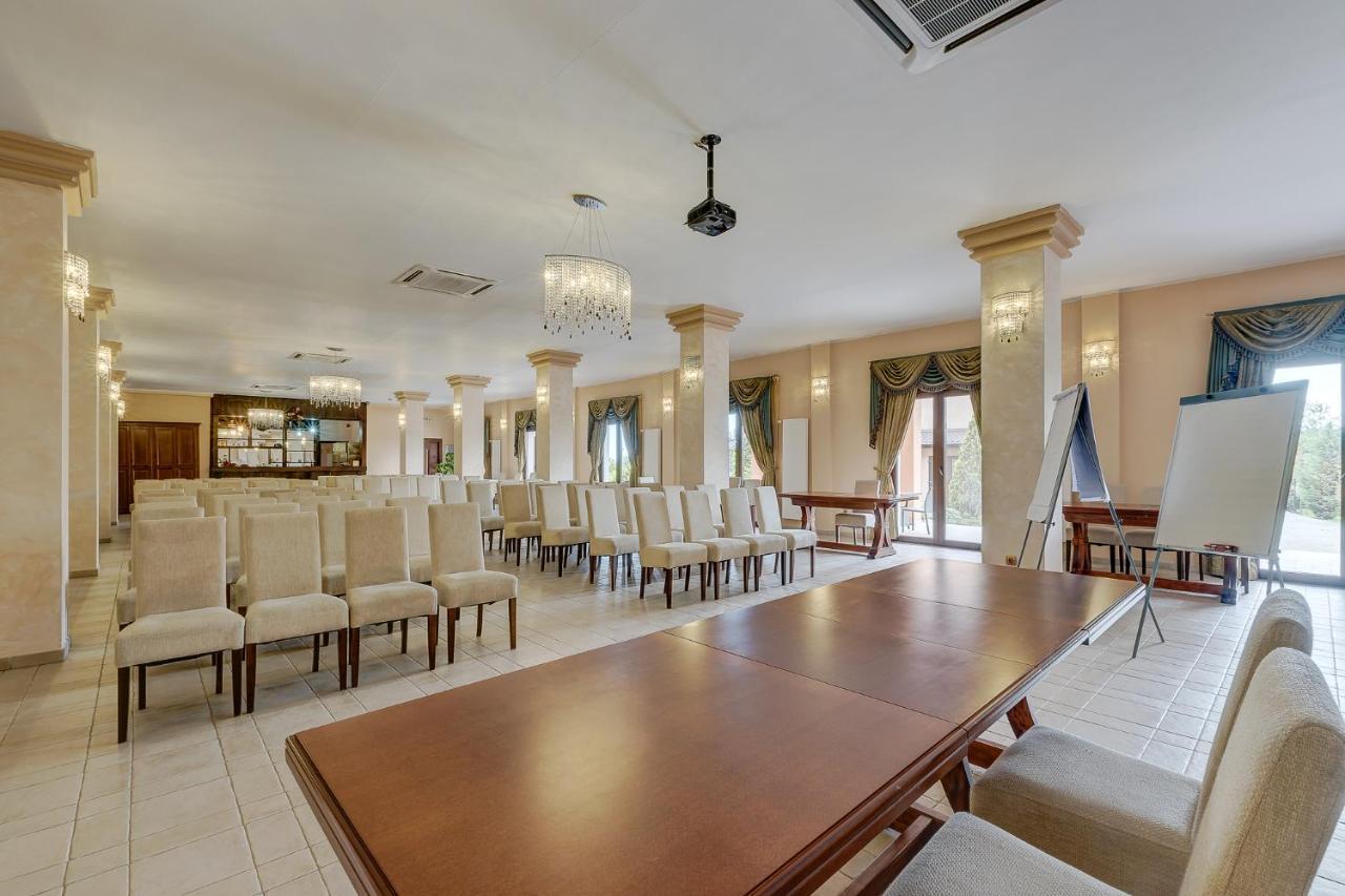 Club Insieme Grand Resort Potlogi Екстериор снимка