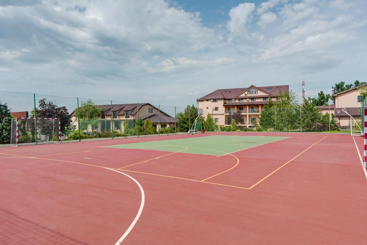 Club Insieme Grand Resort Potlogi Екстериор снимка