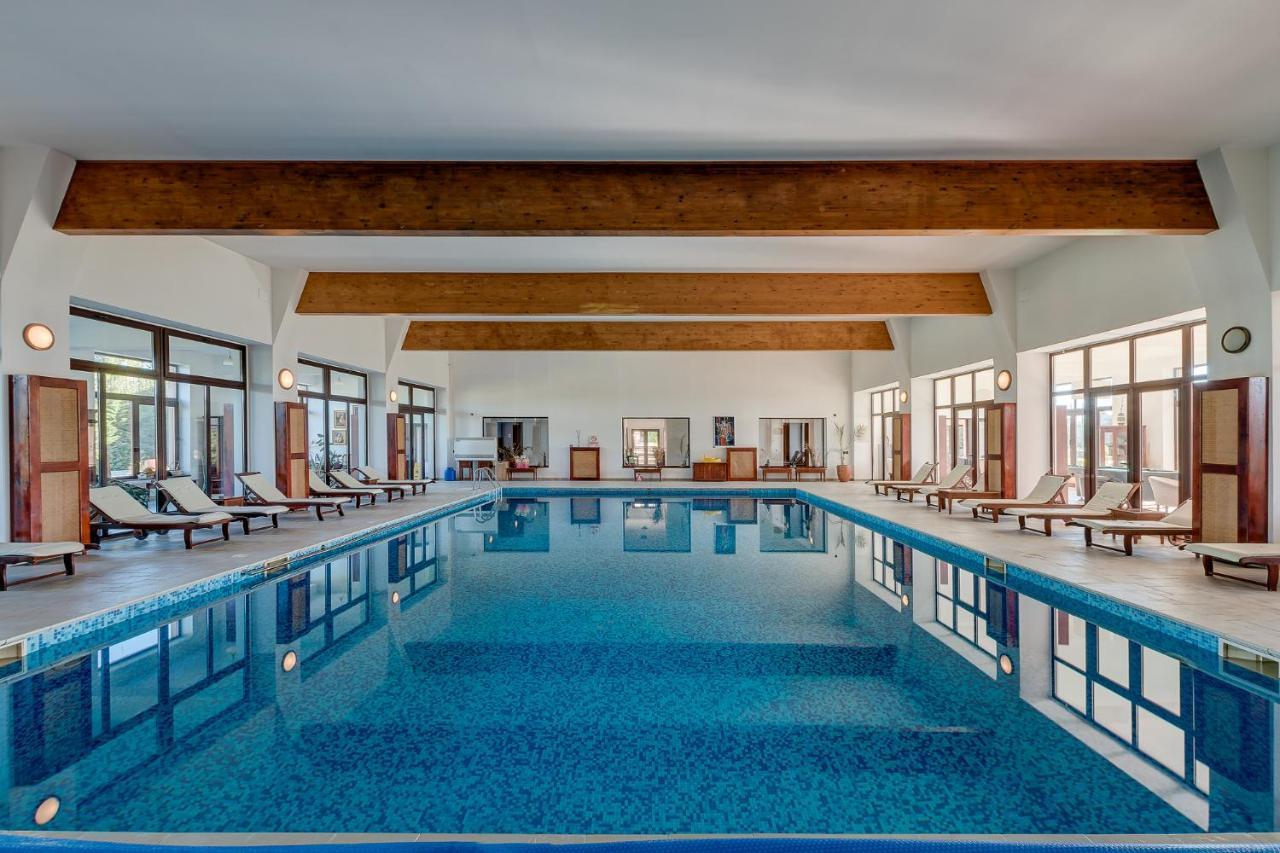 Club Insieme Grand Resort Potlogi Екстериор снимка