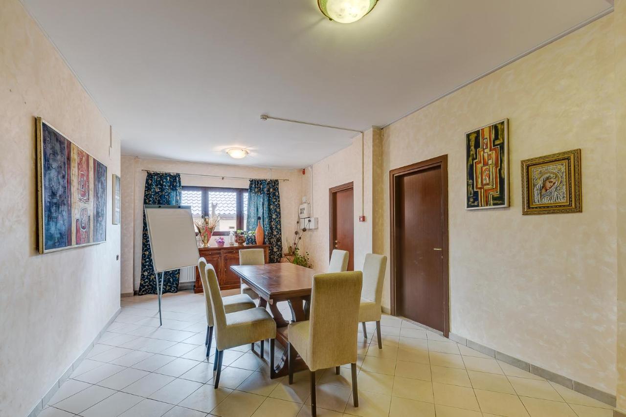 Club Insieme Grand Resort Potlogi Екстериор снимка