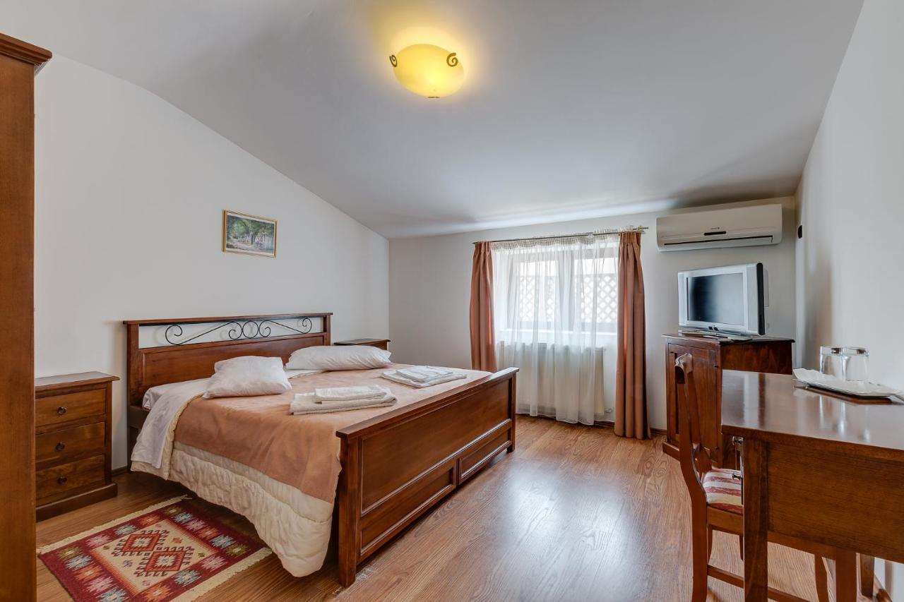 Club Insieme Grand Resort Potlogi Екстериор снимка