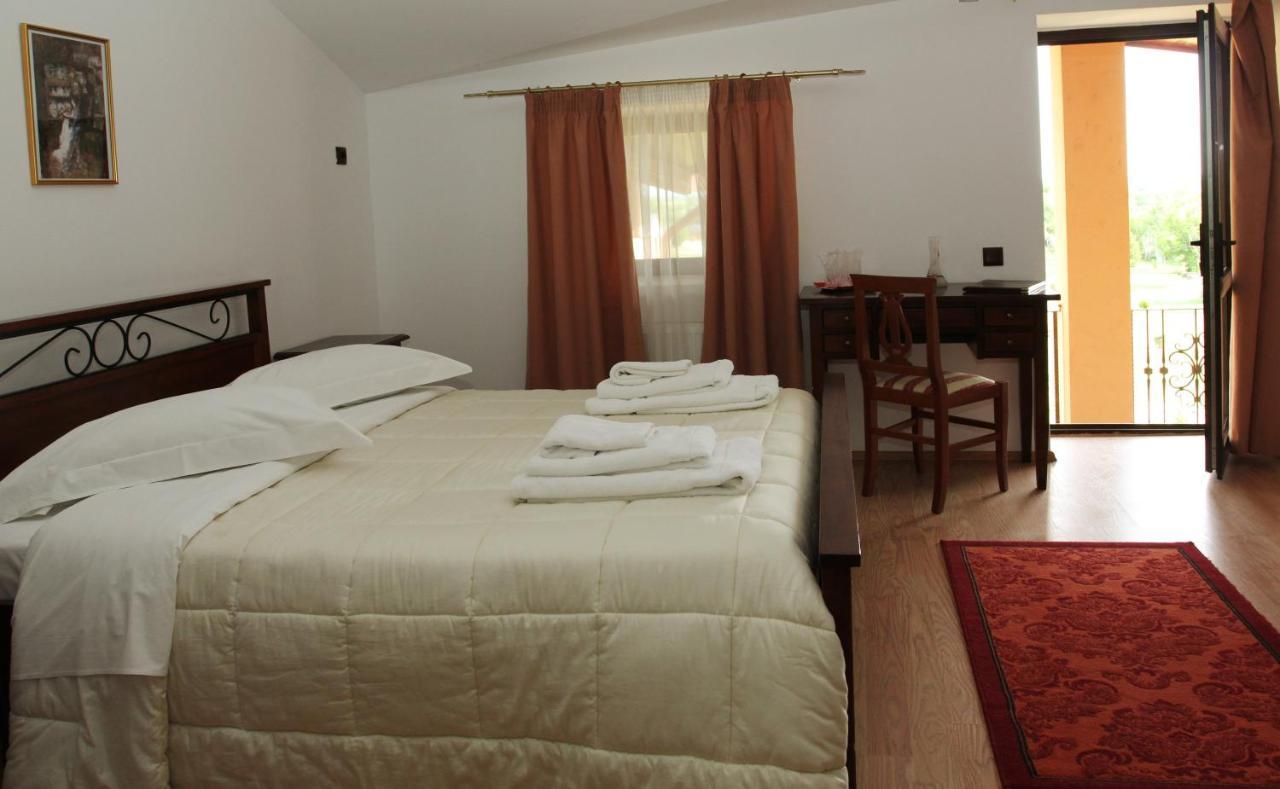 Club Insieme Grand Resort Potlogi Екстериор снимка