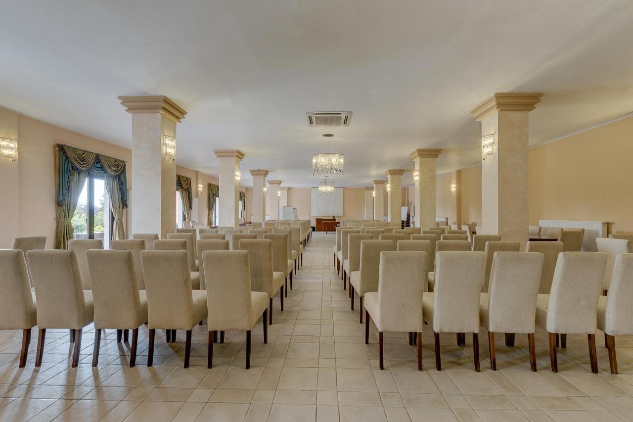 Club Insieme Grand Resort Potlogi Екстериор снимка
