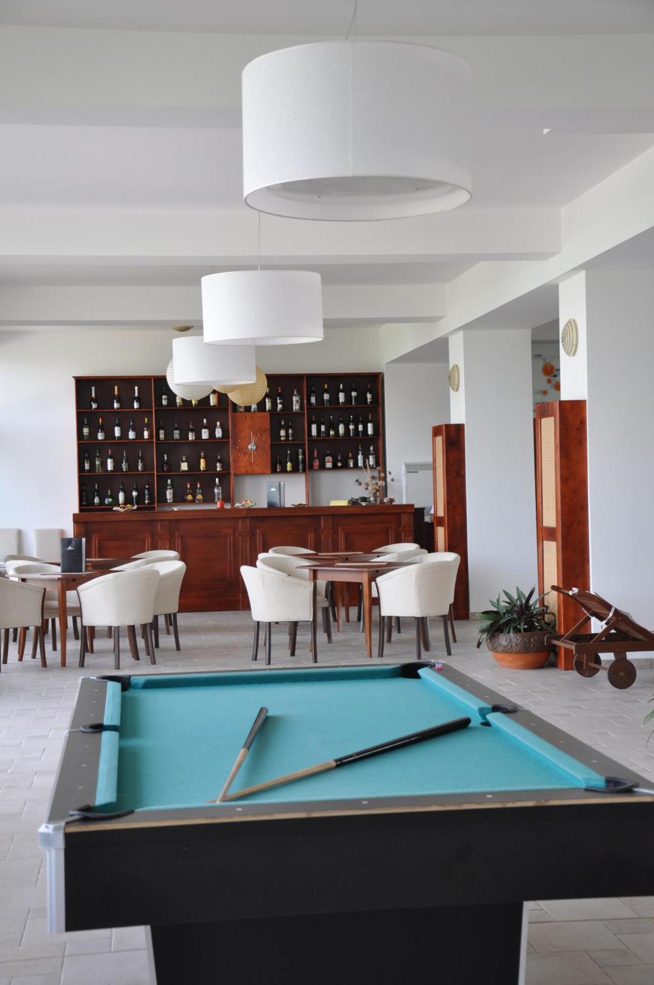 Club Insieme Grand Resort Potlogi Екстериор снимка