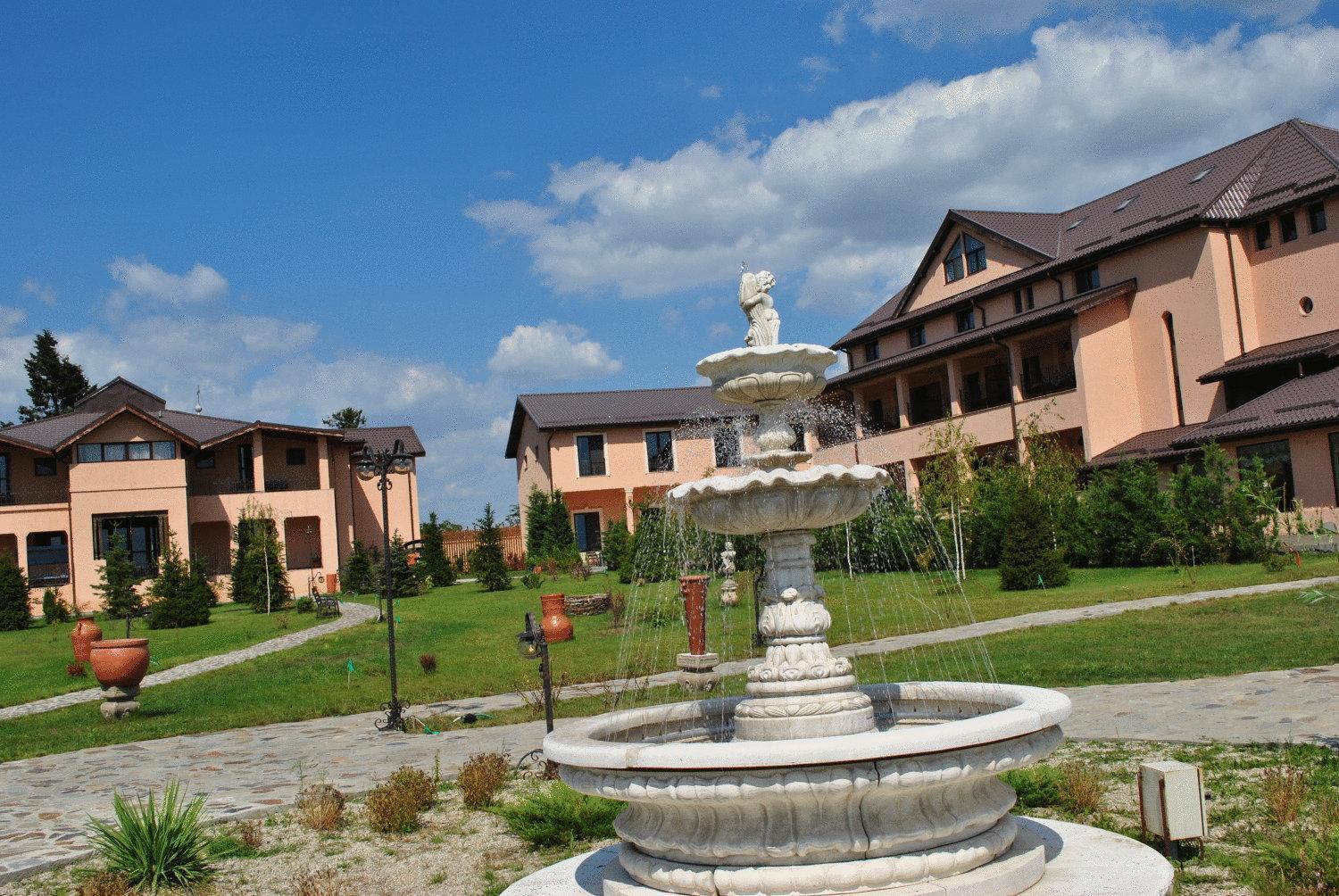 Club Insieme Grand Resort Potlogi Екстериор снимка