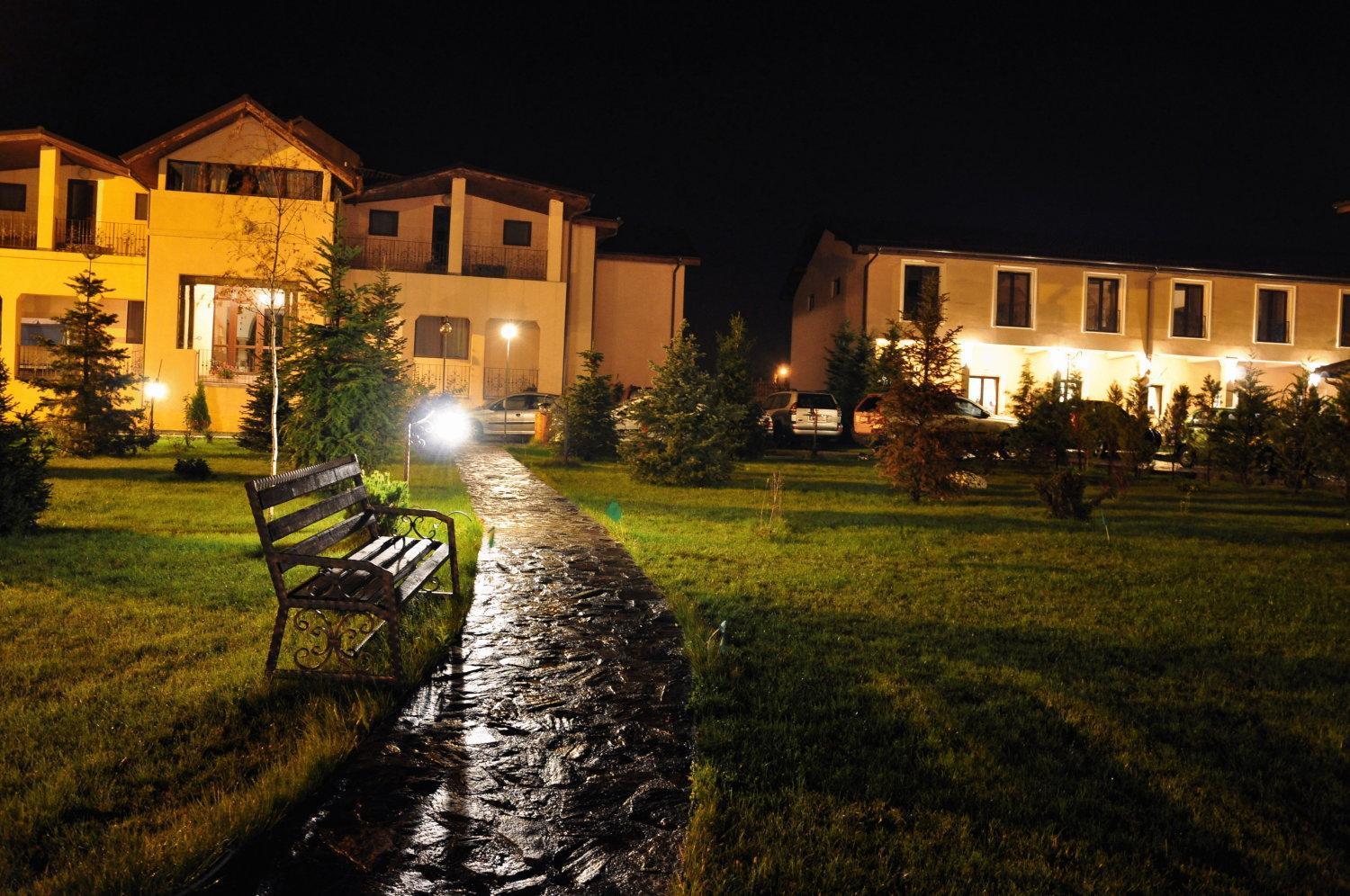 Club Insieme Grand Resort Potlogi Екстериор снимка