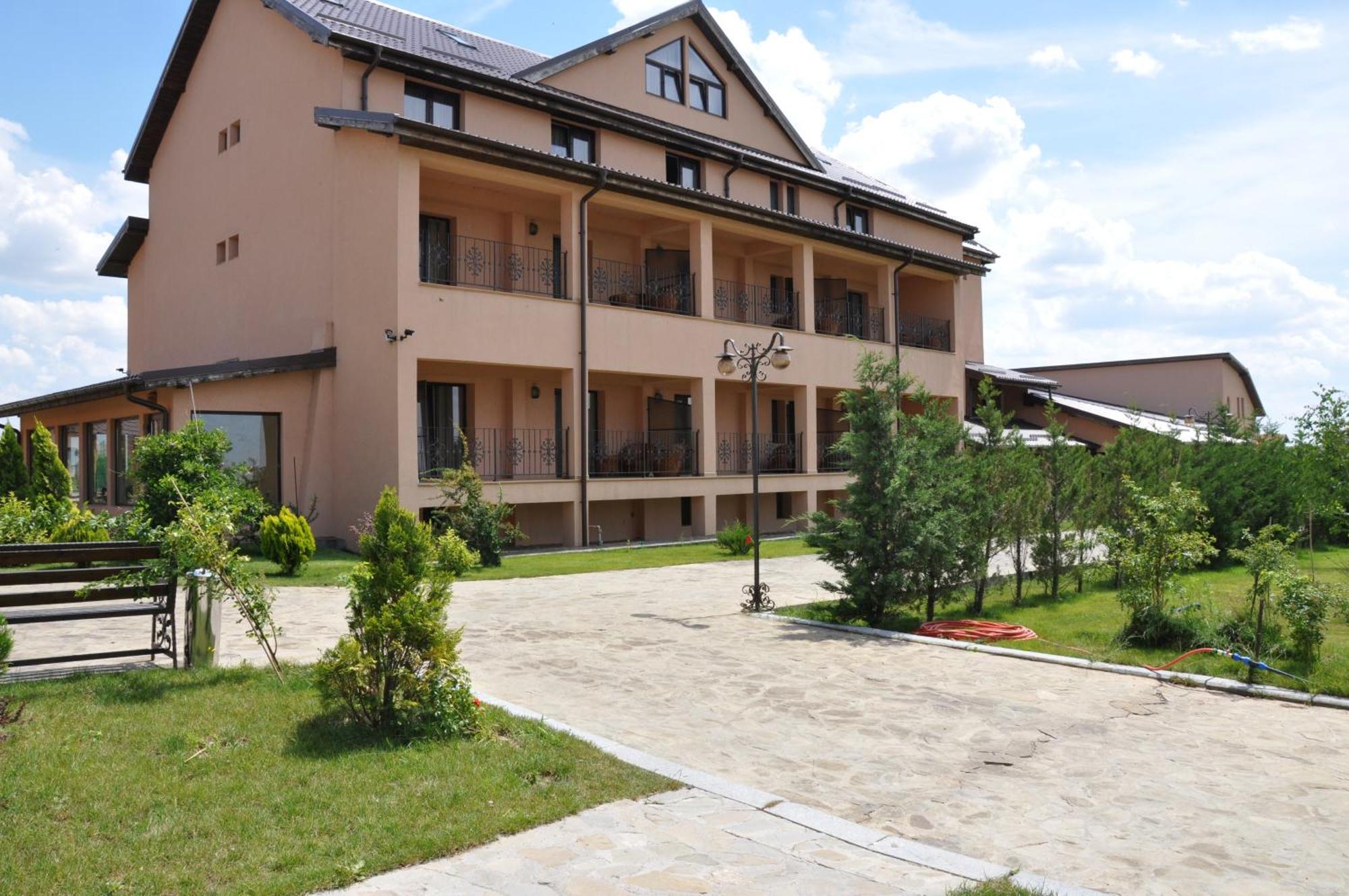 Club Insieme Grand Resort Potlogi Екстериор снимка